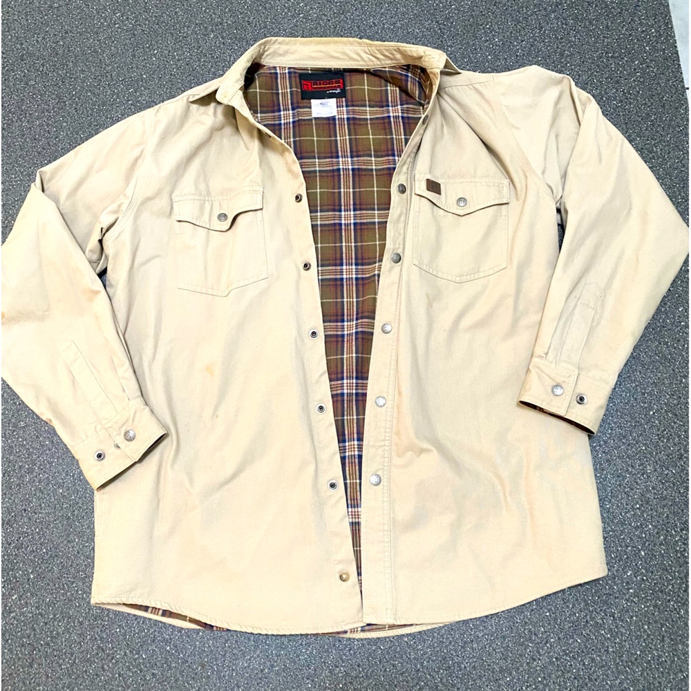 LIKE NEW! RIGGS WORKWEAR by Wrangler Snaps Closed, Rugged and Manly.